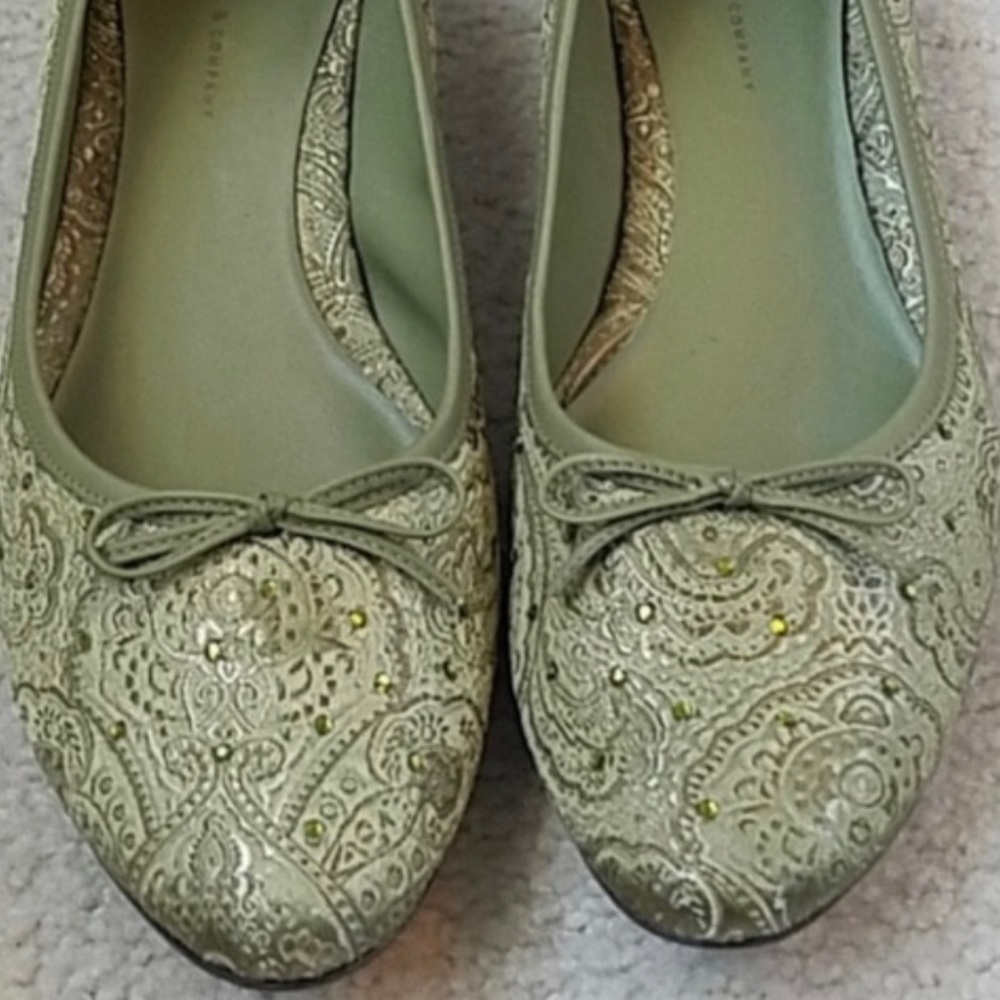 Green embroidered kitten heels size 9